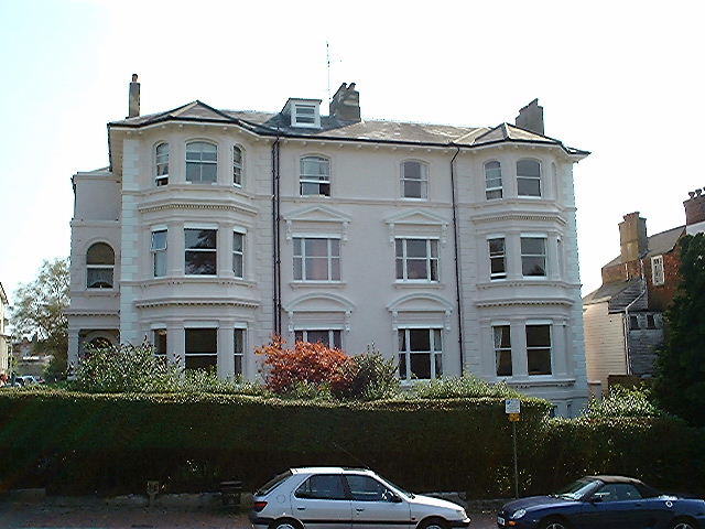 Nos 74/75 London Road facing the Common